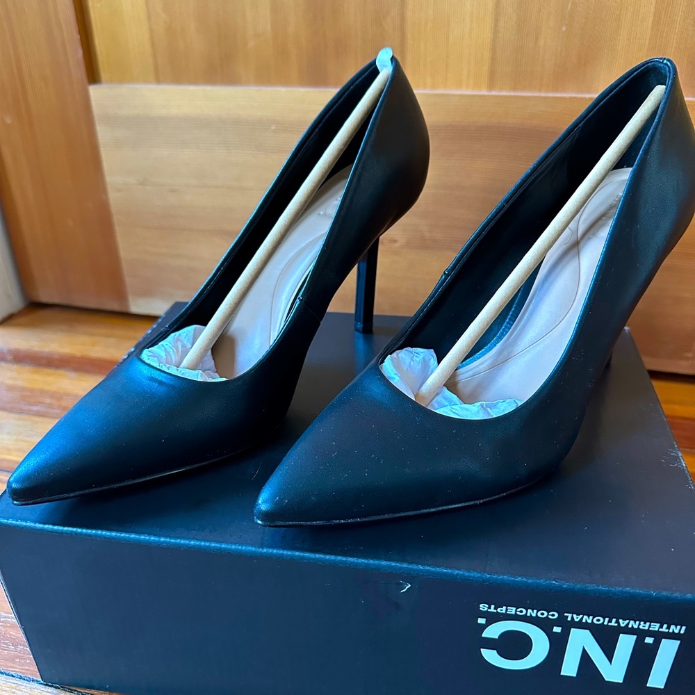 I.N.C. Black heels NEW Size 7M